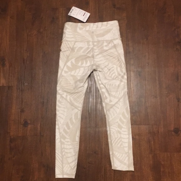 Athleta Salutation Zuma Stash Pocket 7/8 Tight NWT - Picture 4 of 6